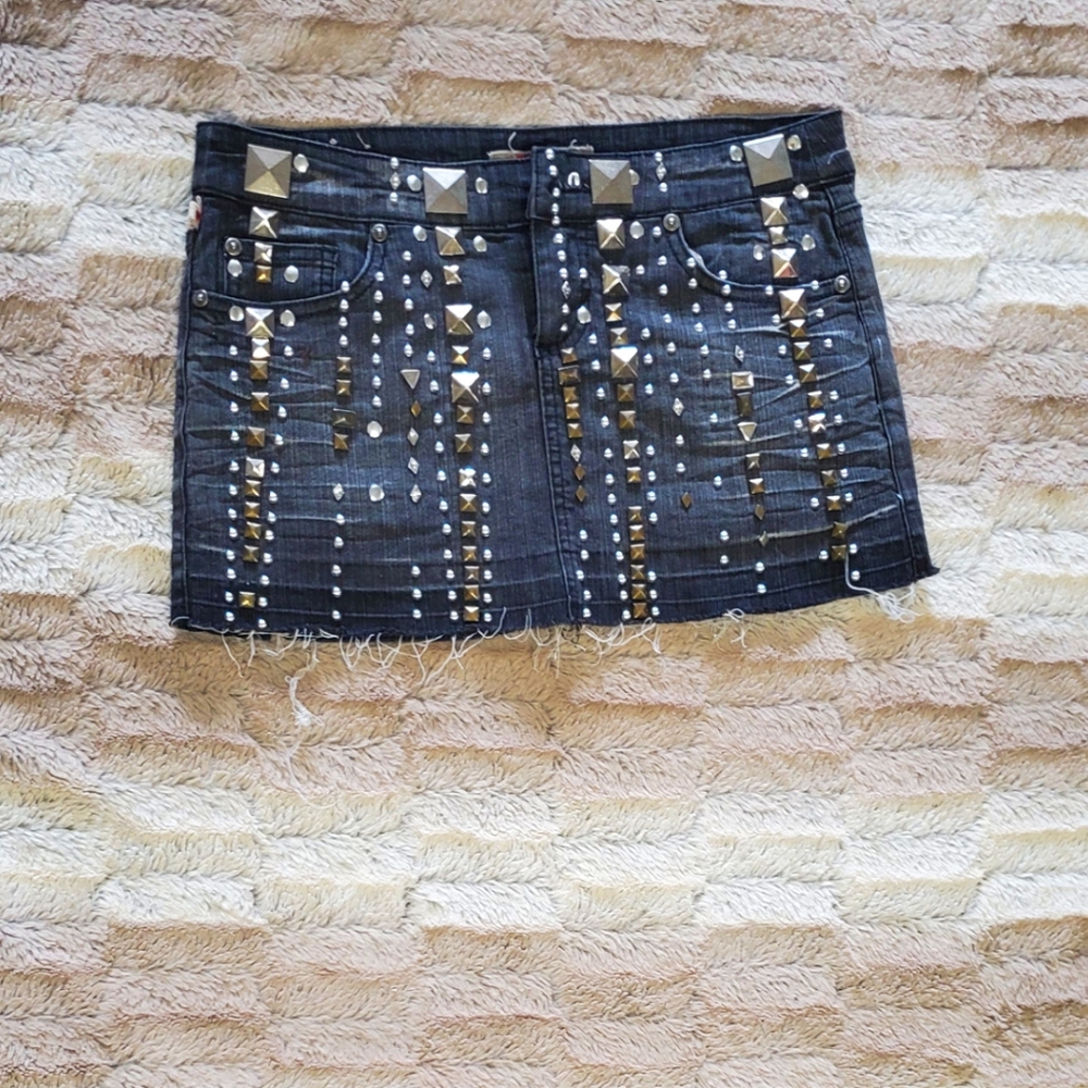 XOXO GREYISH BLACK EMBELLISHED JEAN SKIRT.SIZE 3/4